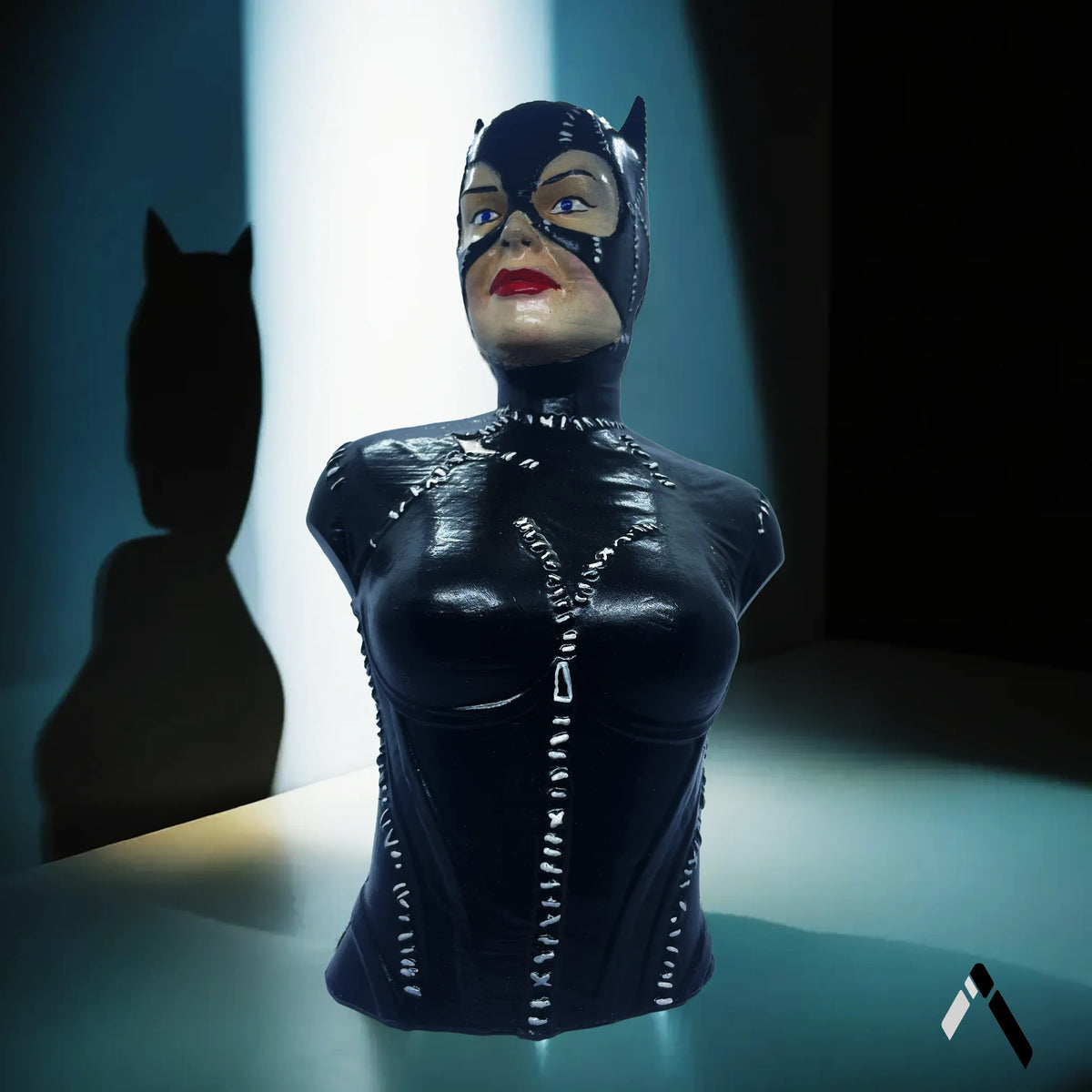 Catwoman 1992 Bust Sculpture Hand-Painted Batman Returns — DC Collectible India | Archadia Decors