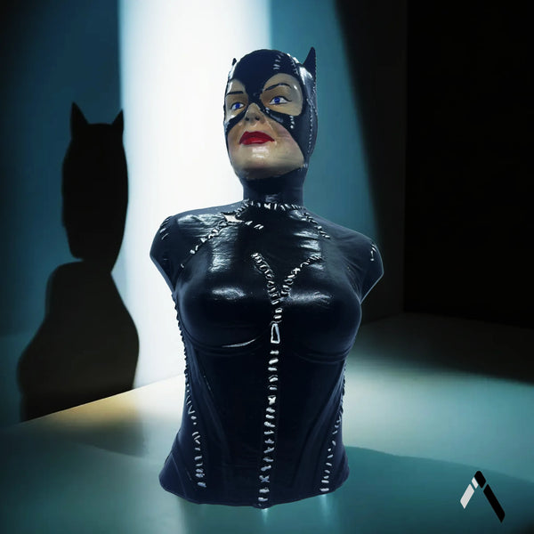 Catwoman 1992 Bust Sculpture Hand-Painted Batman Returns — DC Collectible India | Archadia Decors
