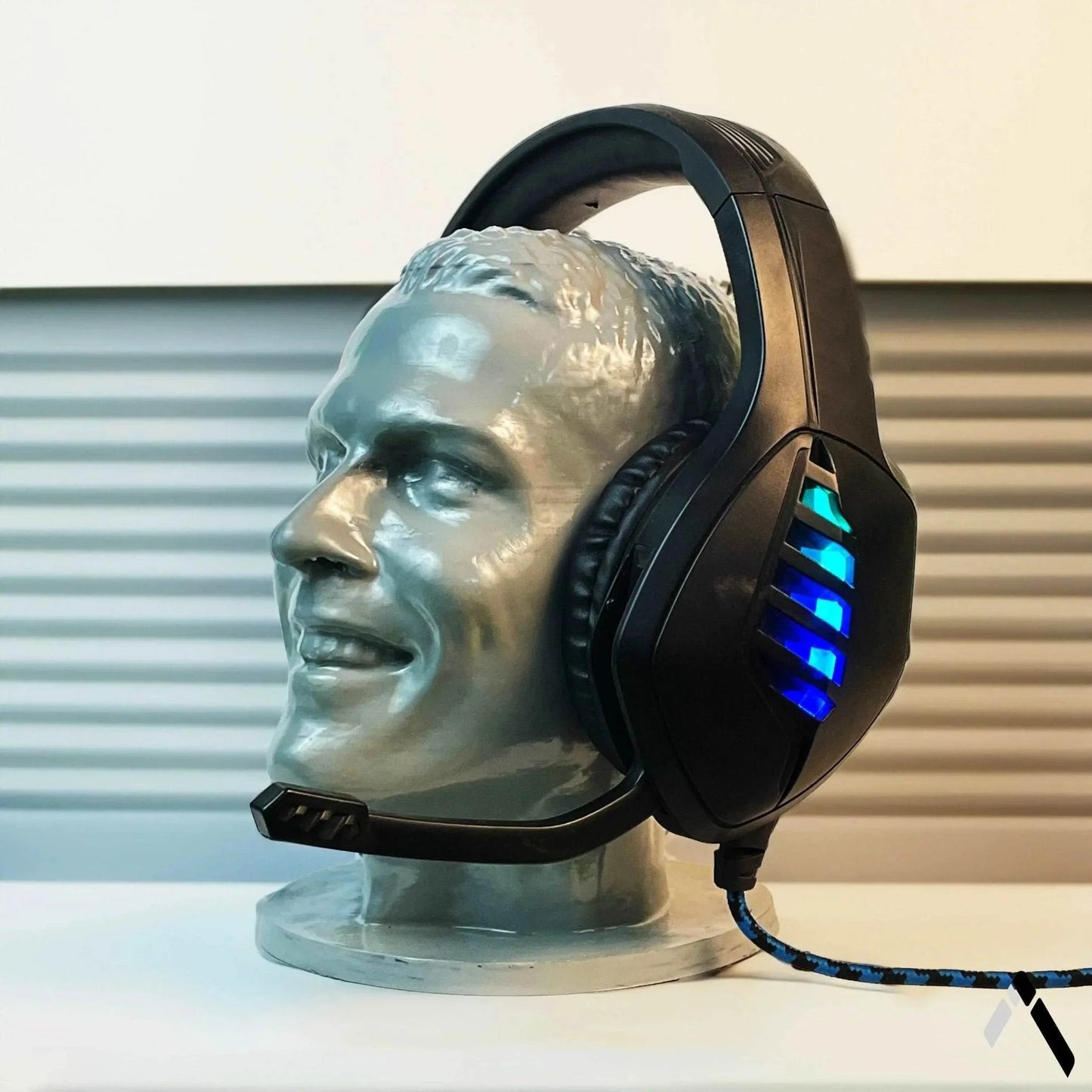 Ronaldo Head Headphone Stand Chrome Silver Gaming Sport | Archadia
